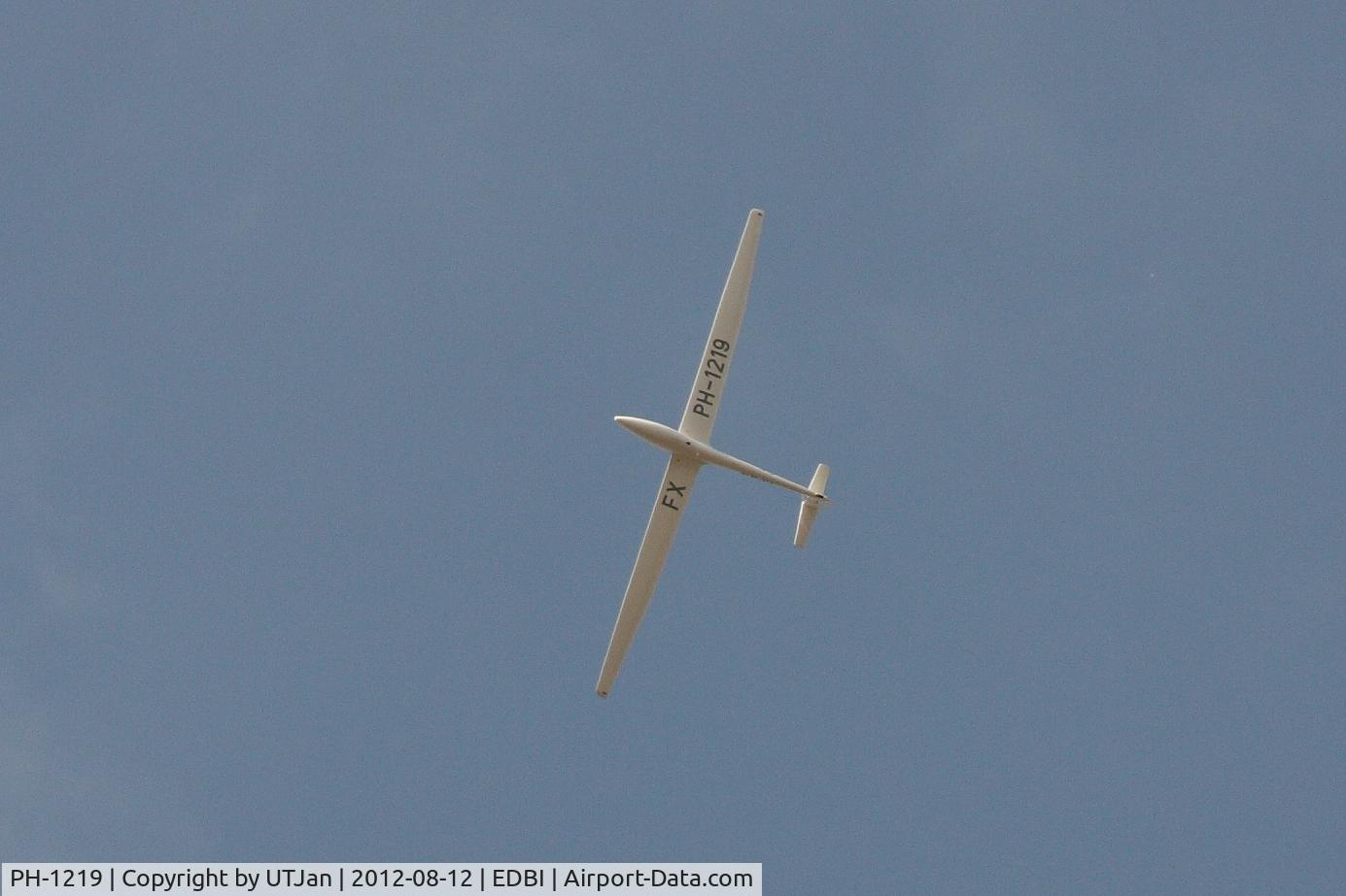 PH-1219, Rolladen-Schneider LS-4b C/N 41017, PH-1219 gliding over Zwickau on August 12th 2012.