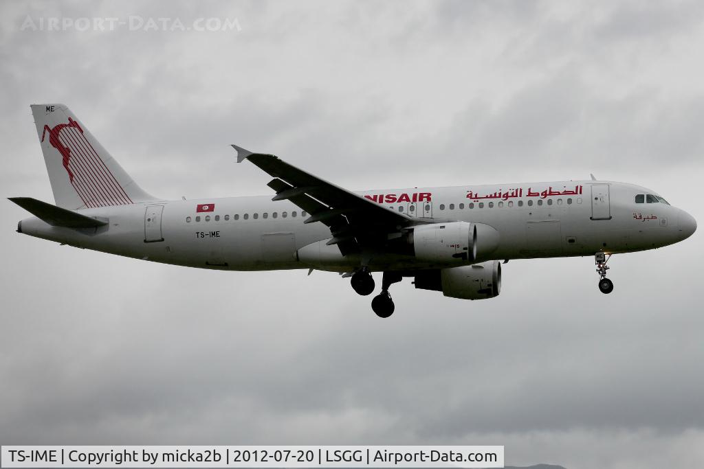 TS-IME, 1990 Airbus A320-211 C/N 123, Landing in 05