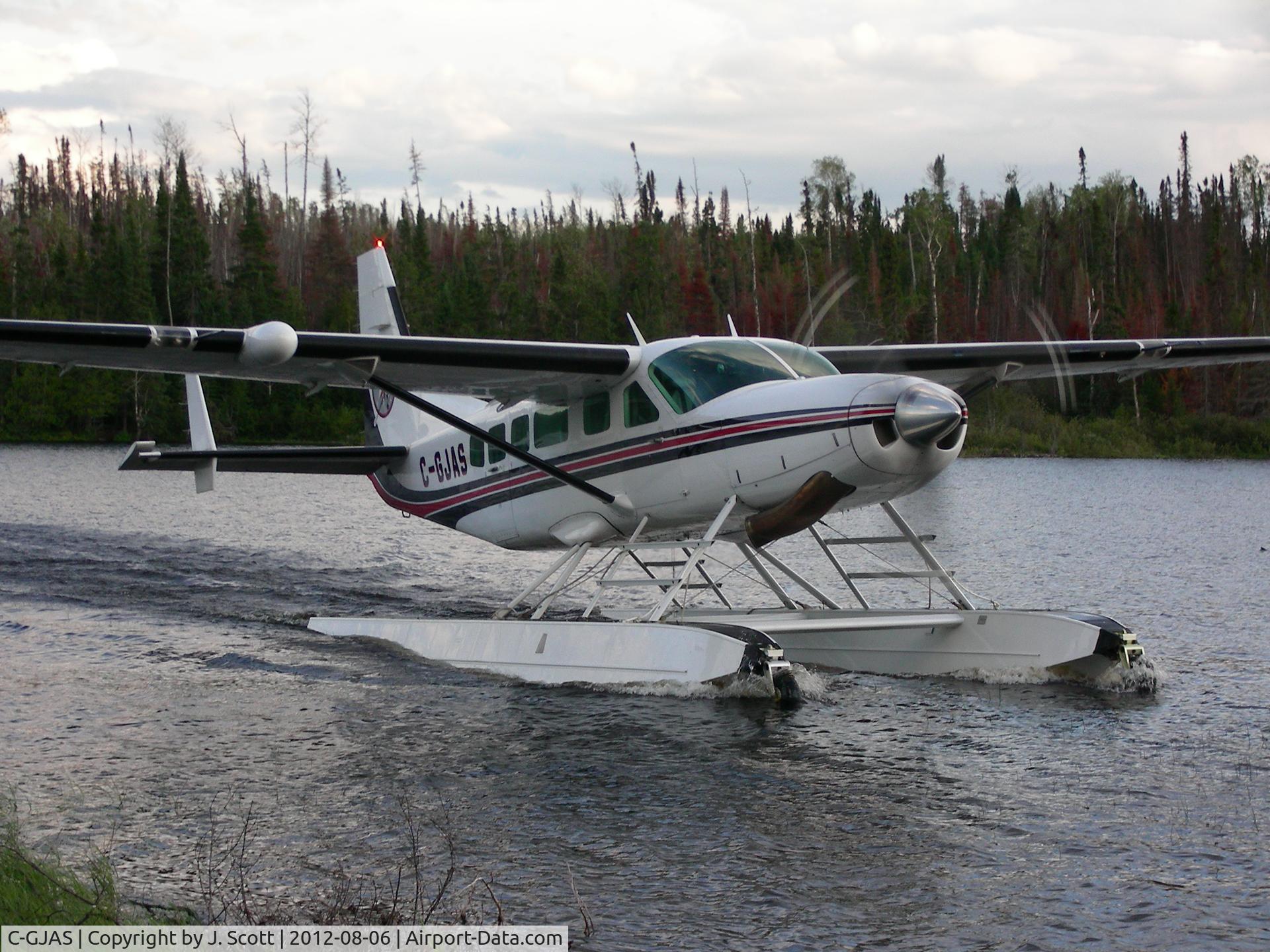 C-GJAS, 2000 Cessna 208 C/N 20800322, Pick up at Misehkow