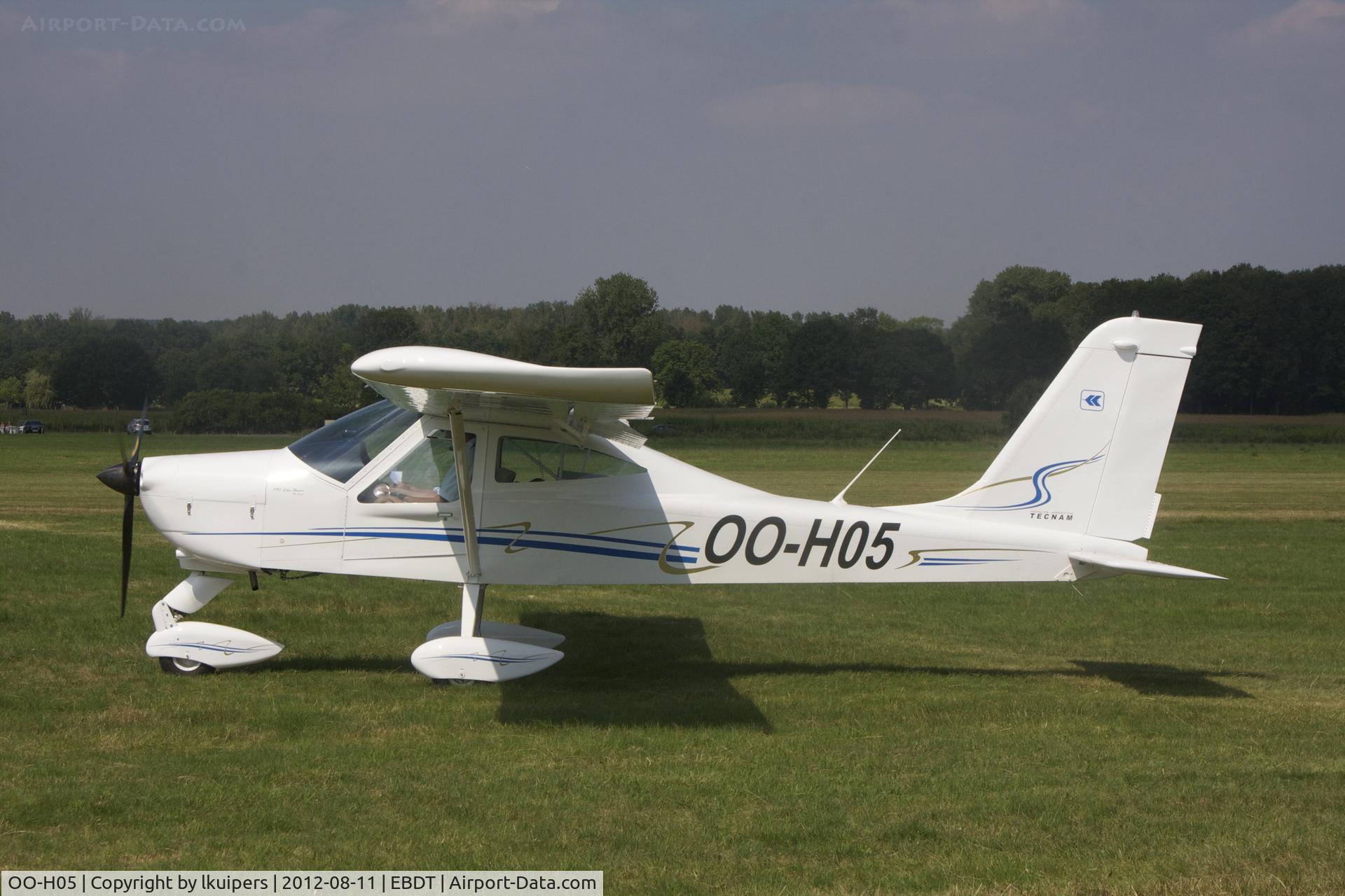 OO-H05, 2012 Tecnam P-92 Echo C/N 1425, Taxiing to depart from the 2012 Old Timer Fly-in at Schaffen Diest