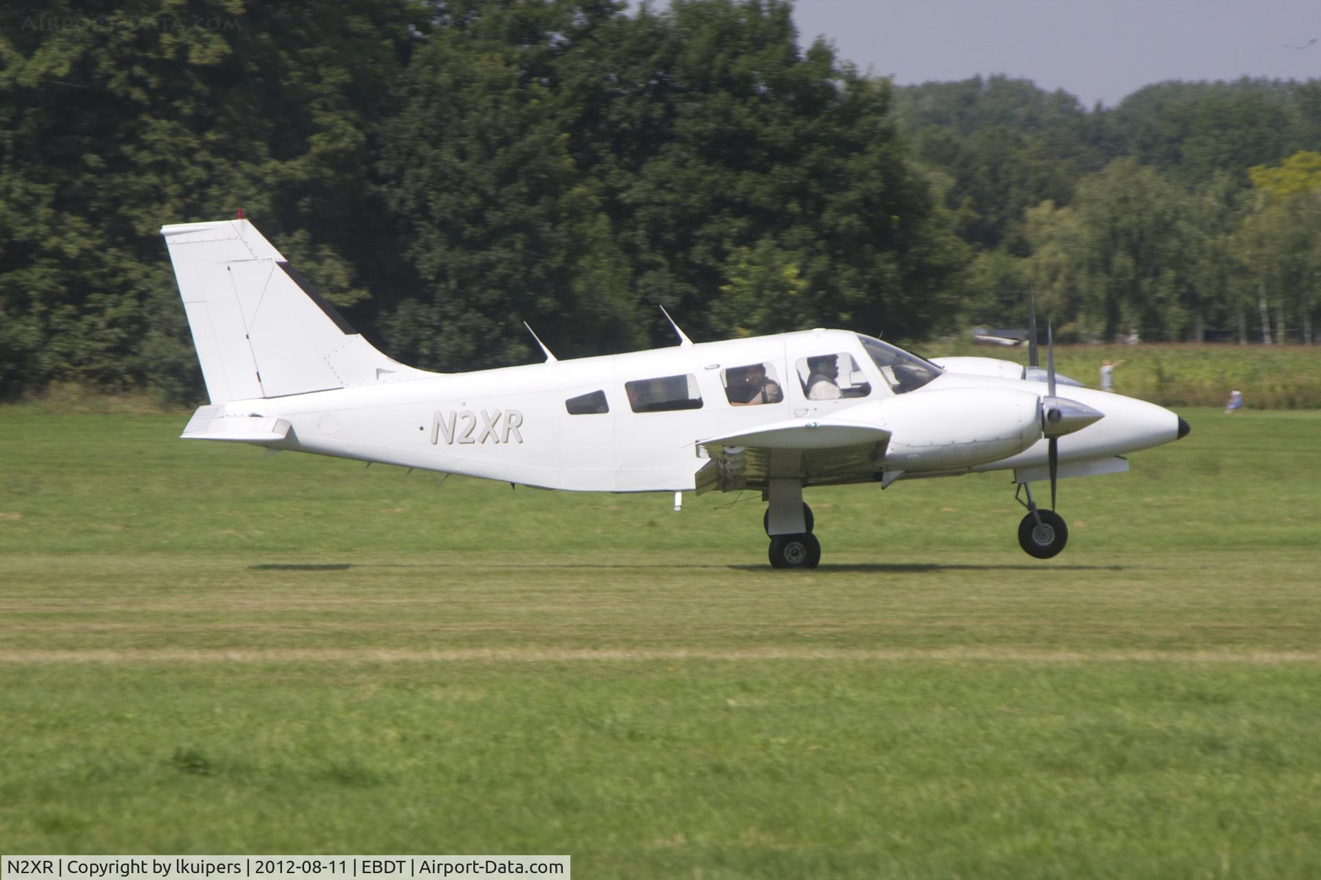 N2XR, 1979 Piper PA-34-200T Seneca II C/N 34-7970191, Touching down on one wheel at the 2012 Old Timer Fly-in at Schaffen Diest