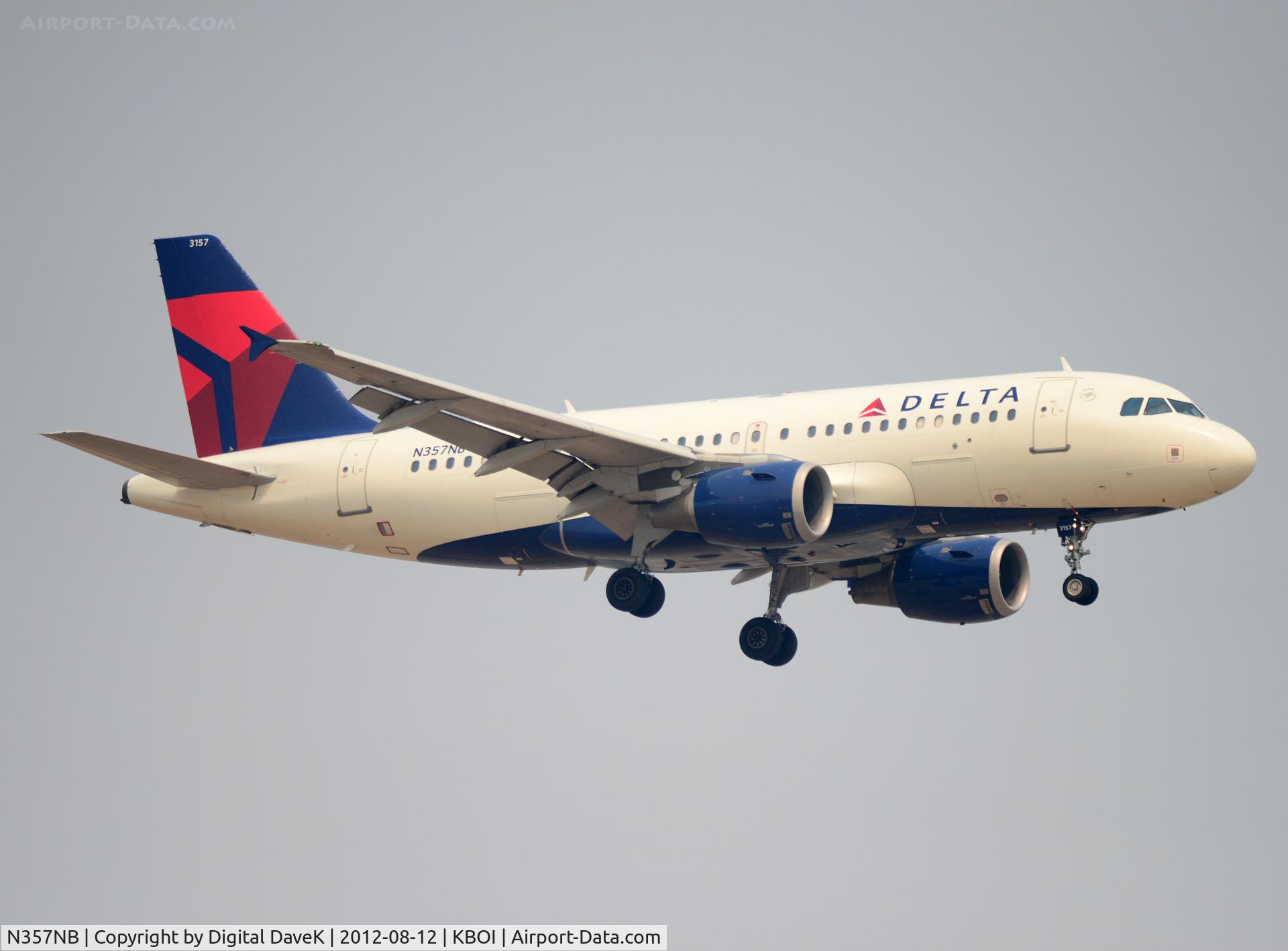 N357NB, 2002 Airbus A319-114 C/N 1875, West approach