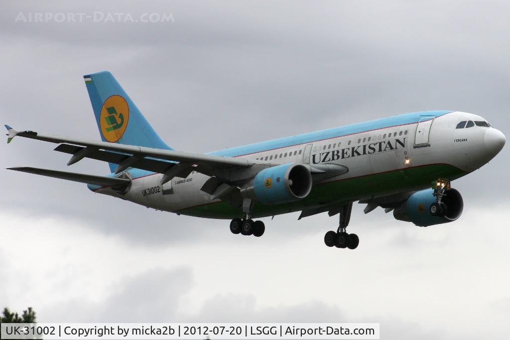 UK-31002, 1991 Airbus A310-324 C/N 576, Landing in 05
