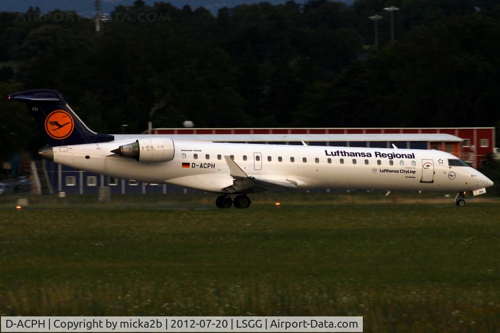 D-ACPH, 2002 Canadair CRJ-701ER (CL-600-2C10) Regional Jet C/N 10043, Take off in 23