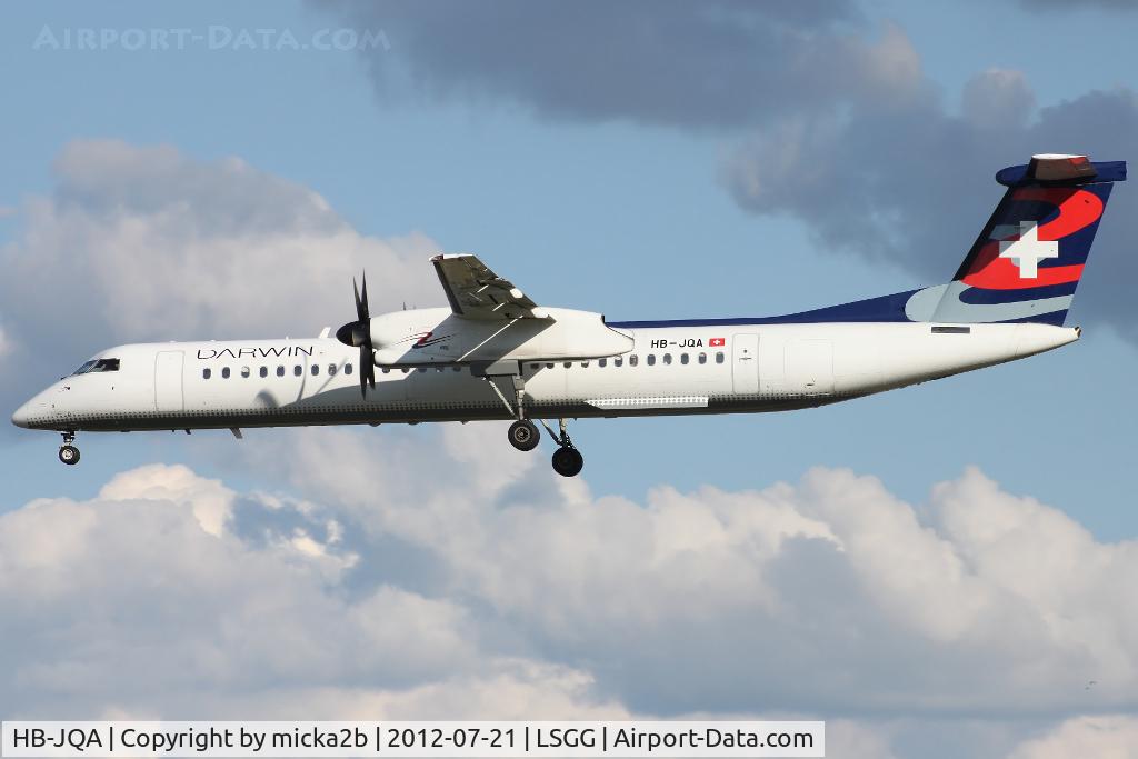 HB-JQA, 2000 De Havilland Canada DHC-8-402Q Dash 8 C/N 4017, Landing in 05