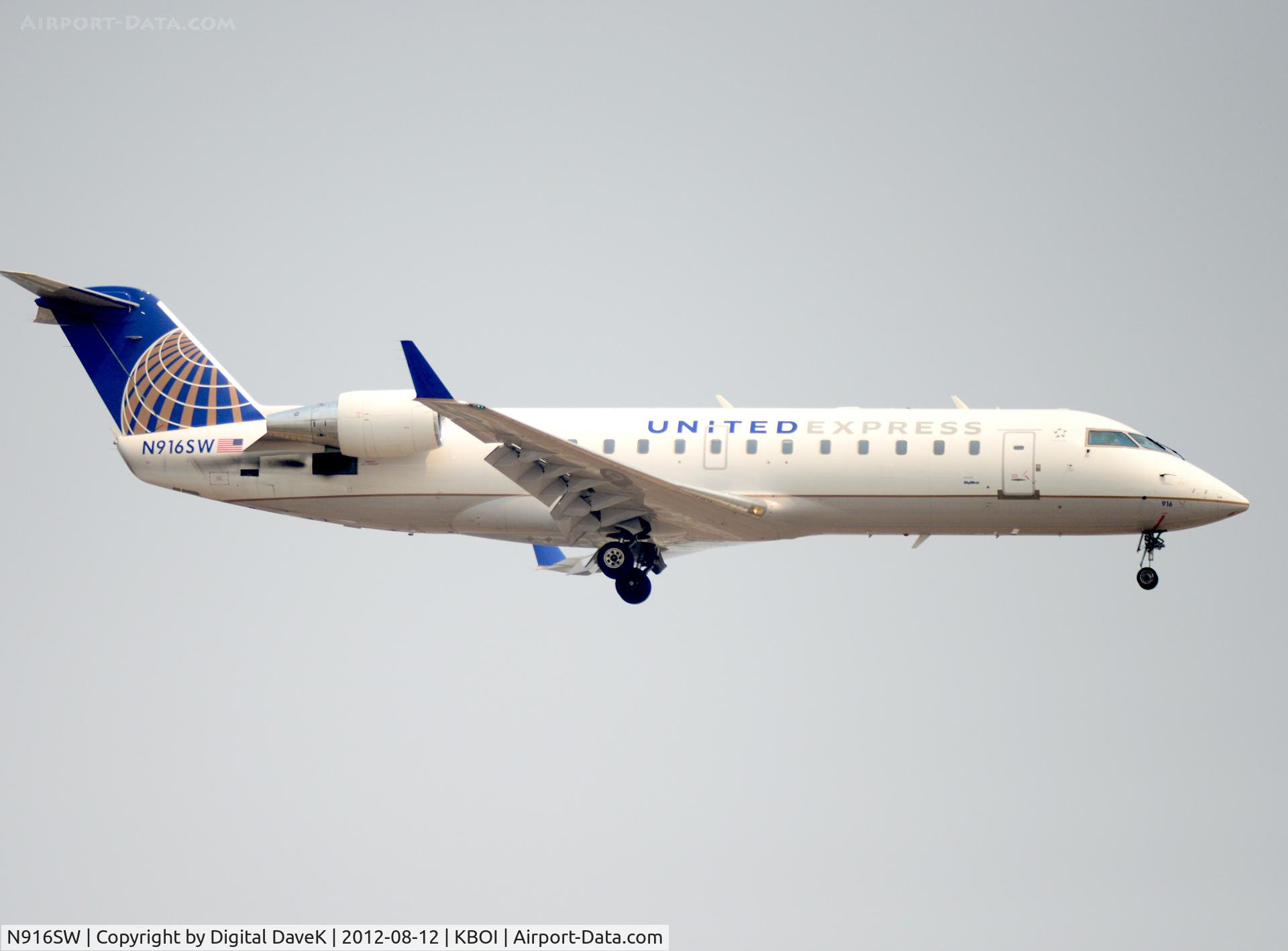N916SW, 2002 Canadair CL-600-2B19 Regional Jet CRJ-200LR C/N 7634, West approach