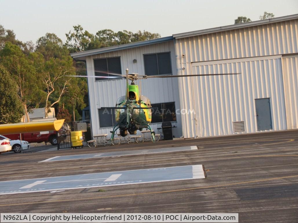 N962LA, Eurocopter AS-350B-2 Ecureuil Ecureuil C/N 7009, Straight up getting ready to air taxi