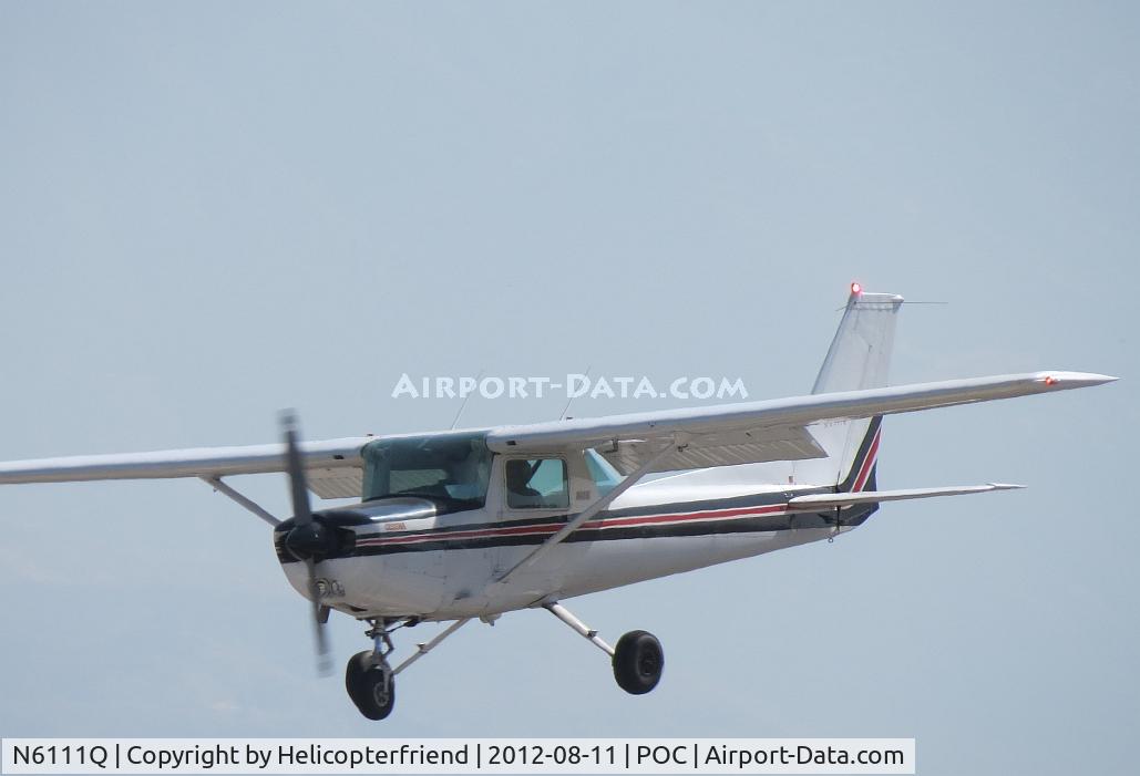 N6111Q, 1981 Cessna 152 C/N 15285136, Fighting the wind on final