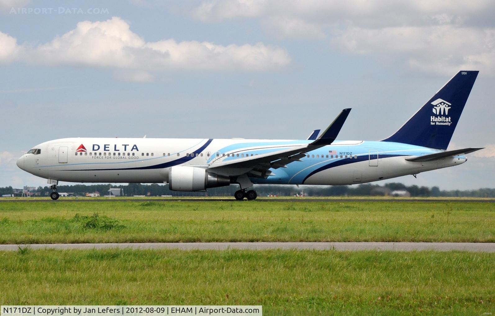 N171DZ, 1998 Boeing 767-332 C/N 29690, DELTA