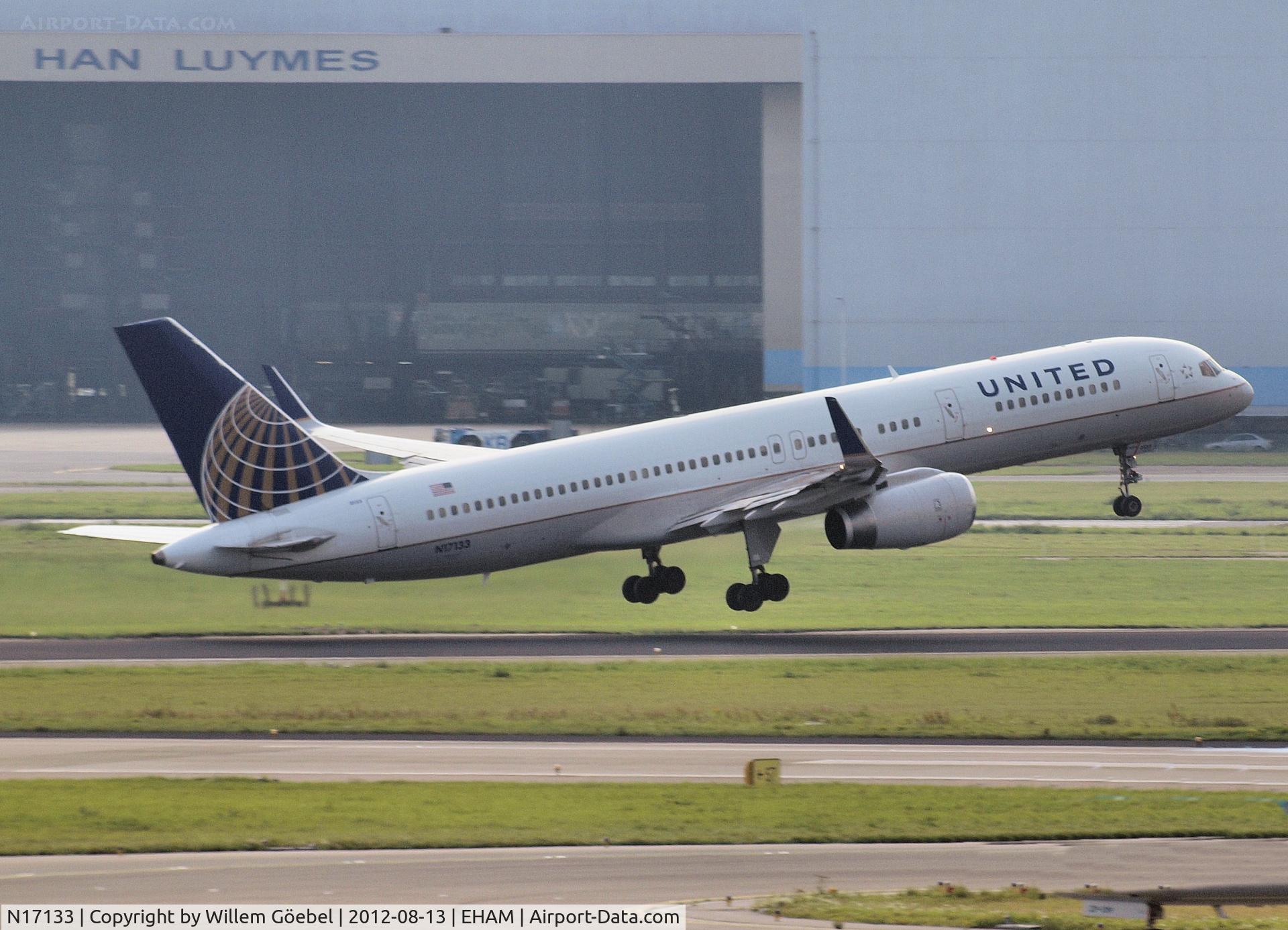 N17133, 1998 Boeing 757-224 C/N 29282, Take off from runway L18 of Schiphol Airport