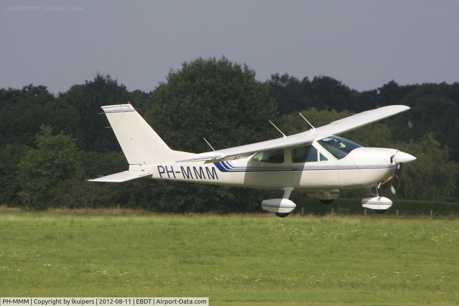 PH-MMM, Cessna 177B Cardinal C/N 17702528, This Cessna Cardinal arrived at a sunny Oldtimer Fly-in at Schaffen Diest