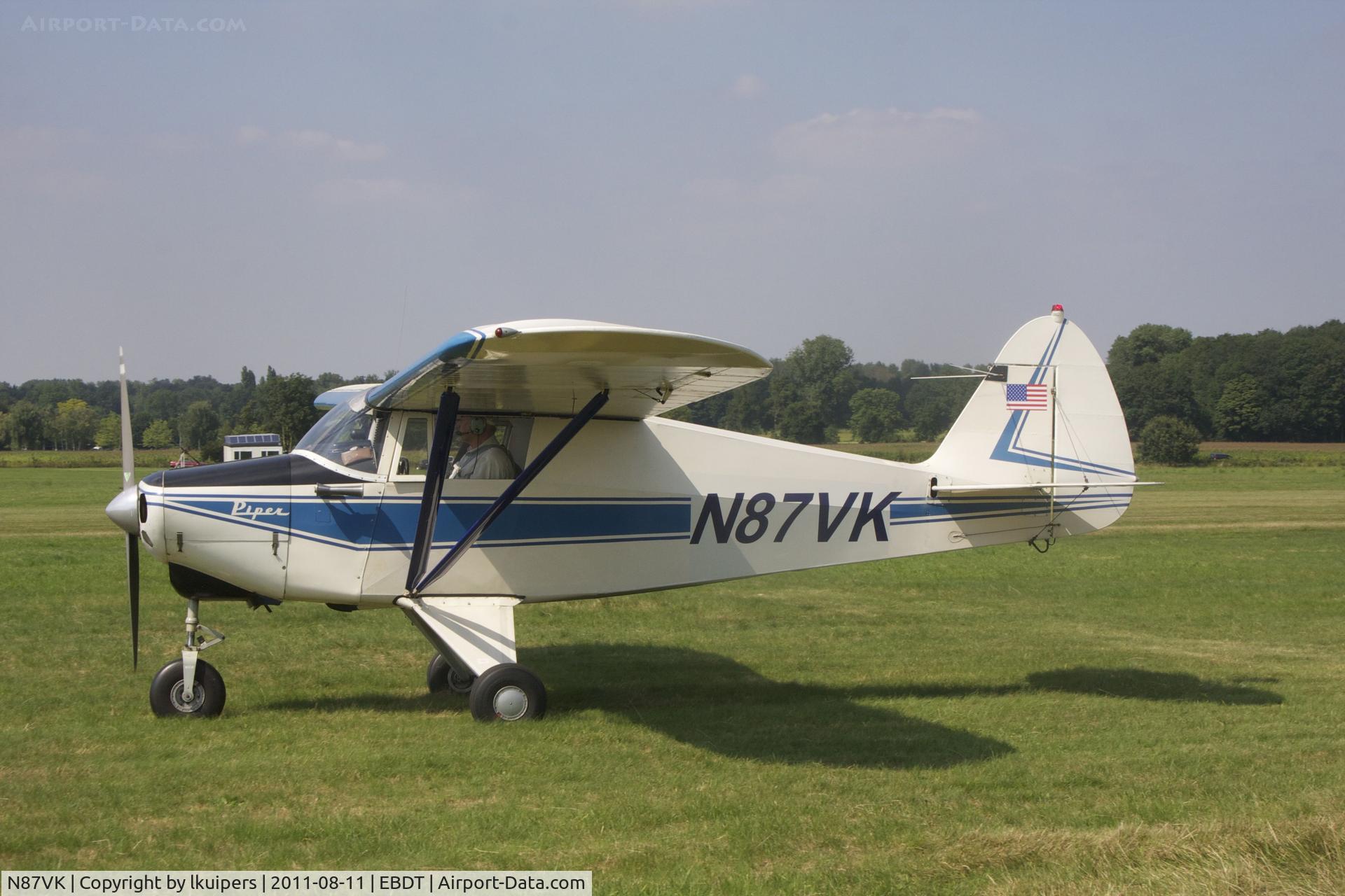 N87VK, 1960 Piper PA-22-108 Colt Colt C/N 22-8879, taxiing for departure from the 2012 Oldtimer fly-in at Schaffen Diest