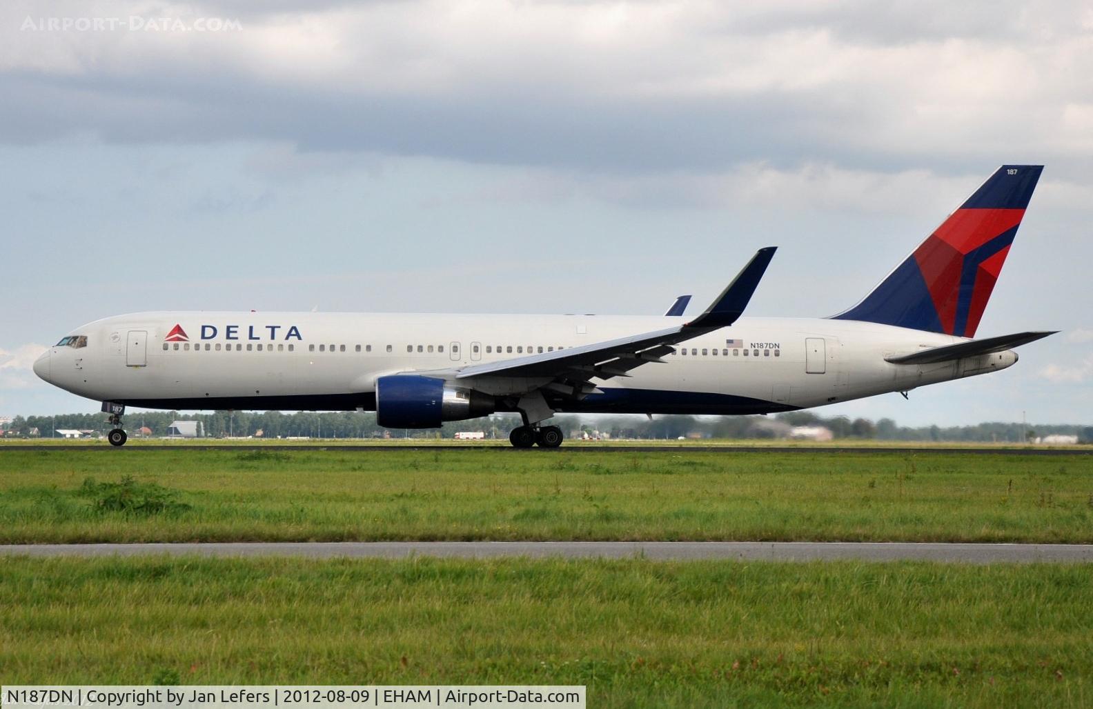 N187DN, 1996 Boeing 767-332/ER C/N 27582, DELTA