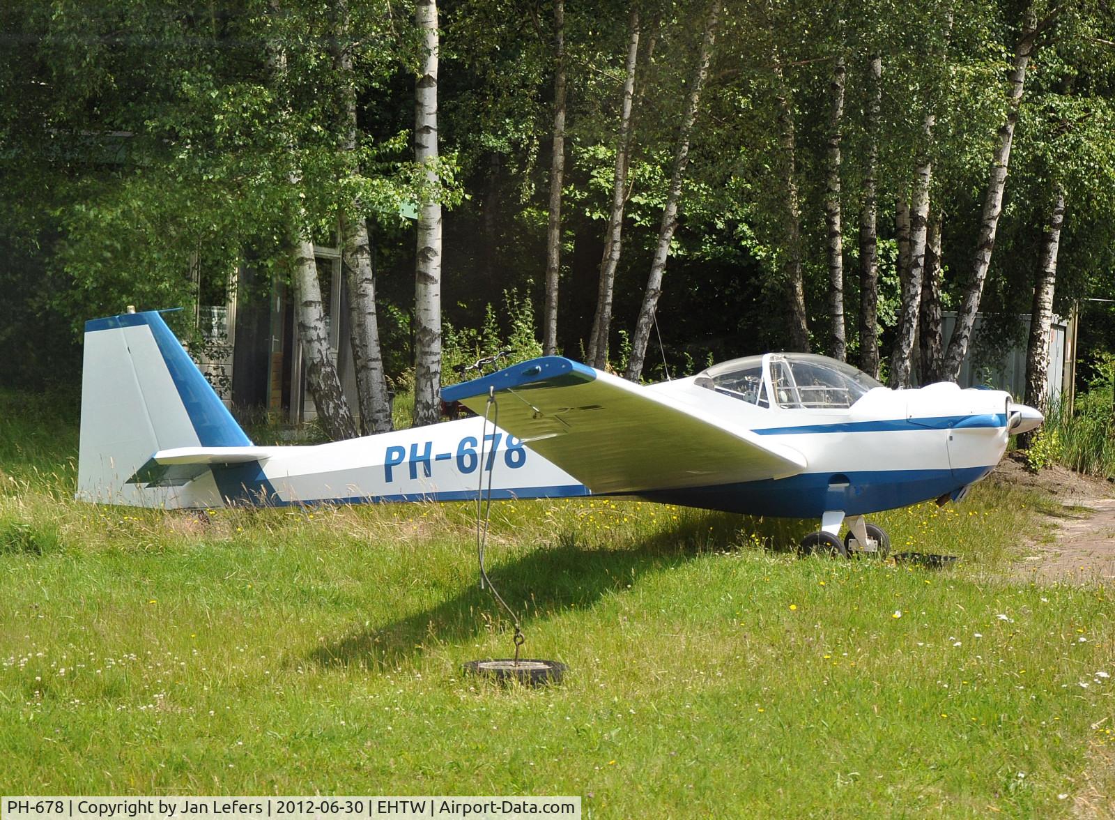 PH-678, Scheibe SF-25C Falke C/N 44291, Waiting for action