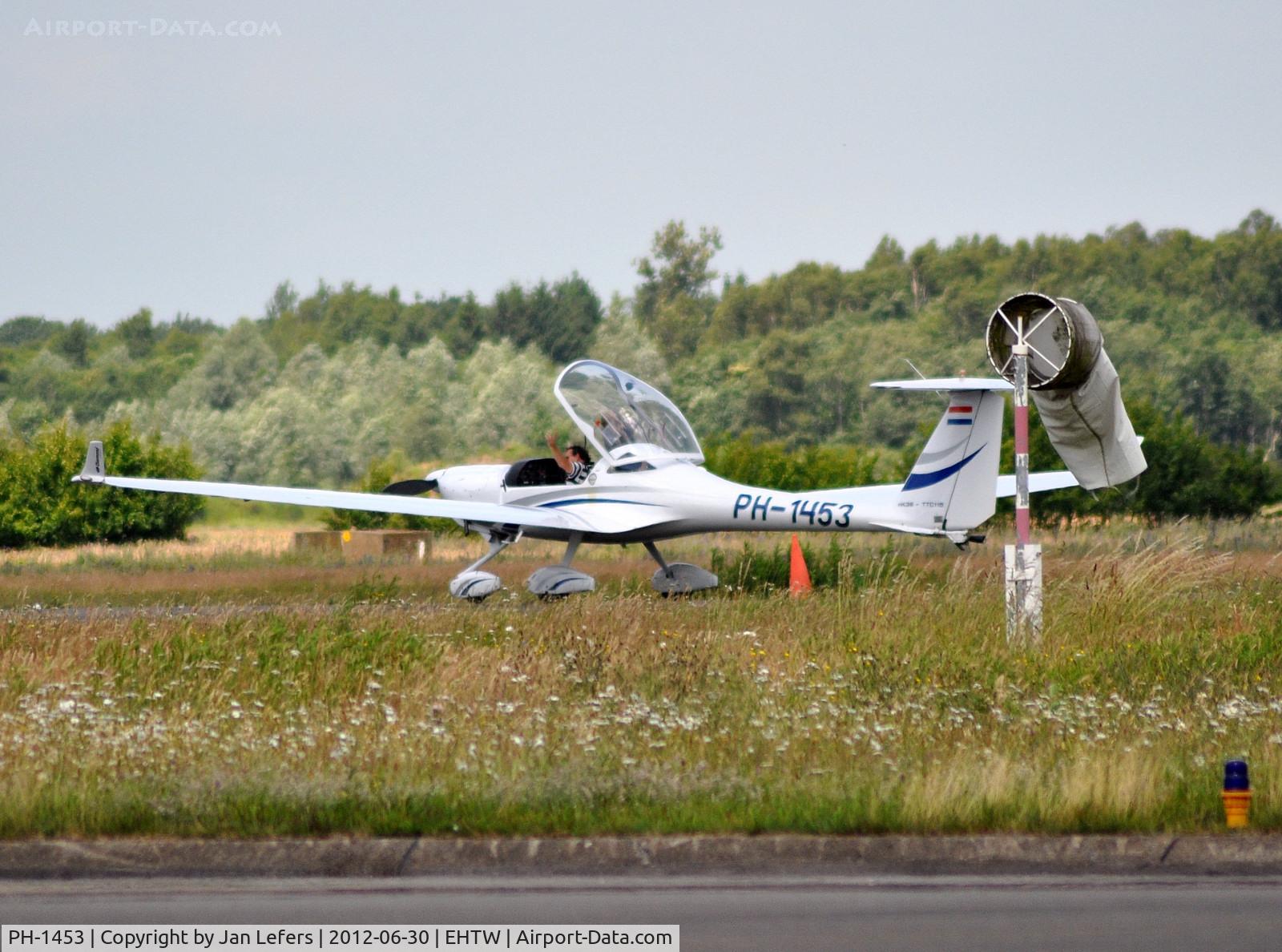 PH-1453, Diamond HK-36TTC Super Dimona C/N 36838, Just Landed