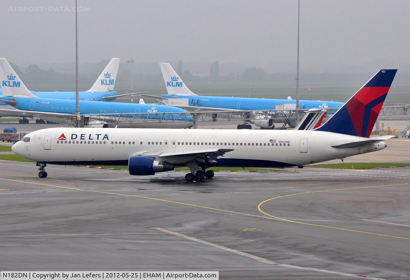 N182DN, 1992 Boeing 767-332/ER C/N 25987, DELTA
