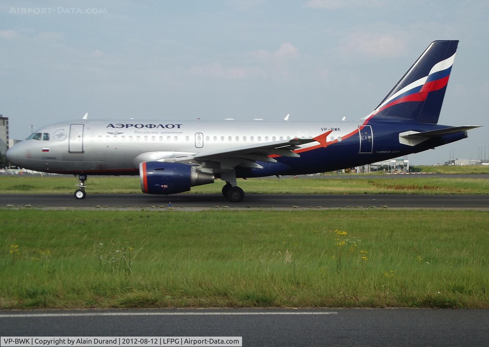 VP-BWK, 2004 Airbus A319-111 C/N 2222, Late afternoon flight to SVO on its xay to runway 09R