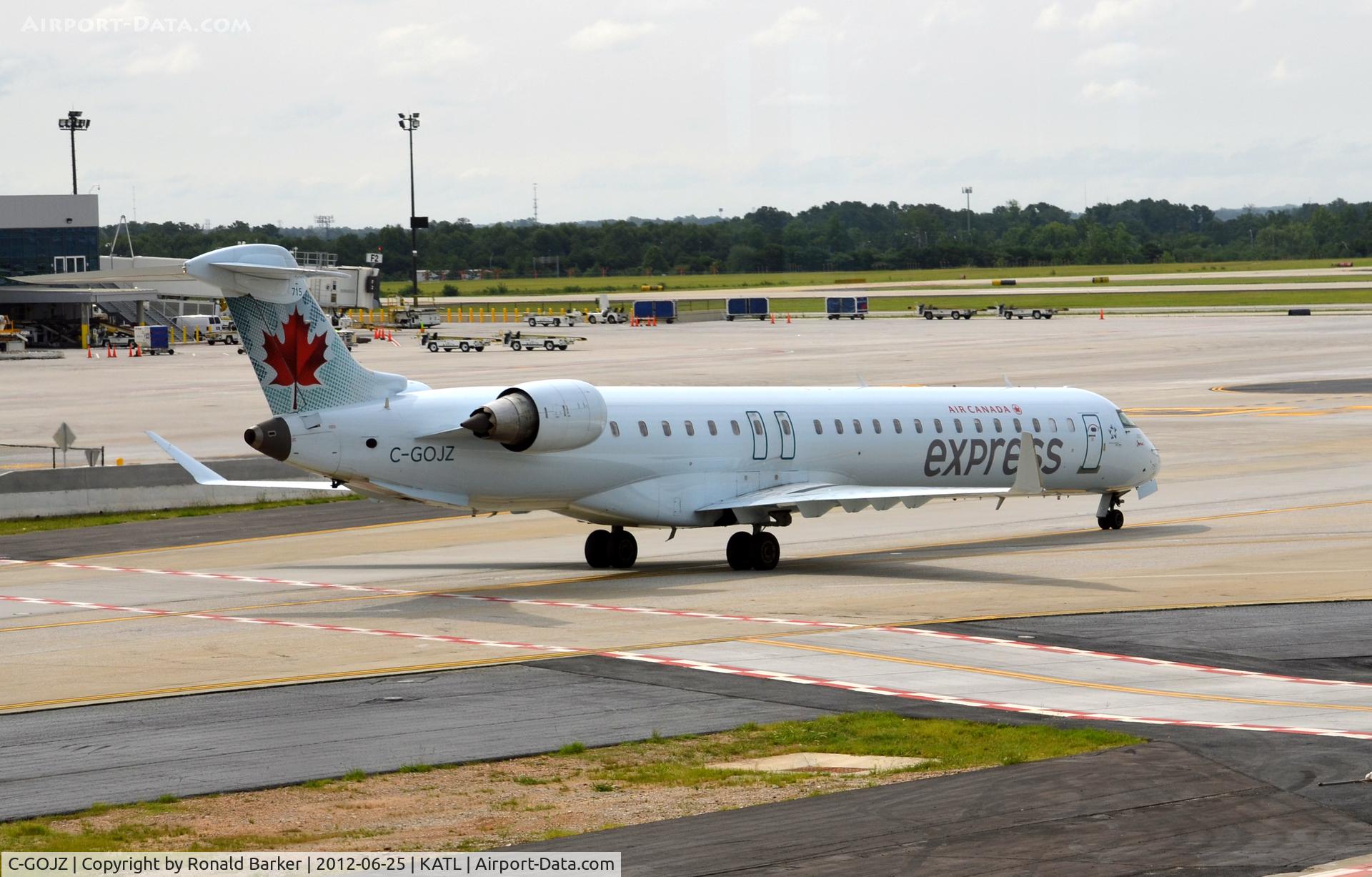 C-GOJZ, 2005 Canadair CRJ-705ER (CL-600-2D15) Regional Jet C/N 15053, Taxi Atlanta