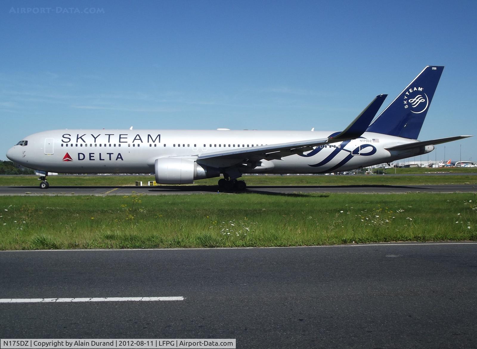 N175DZ, 1999 Boeing 767-332 C/N 29696, C/N 740 was delivered new to DL in 1999 and gained her Skyteam dress in 2010. Winglets came next in January 2012.