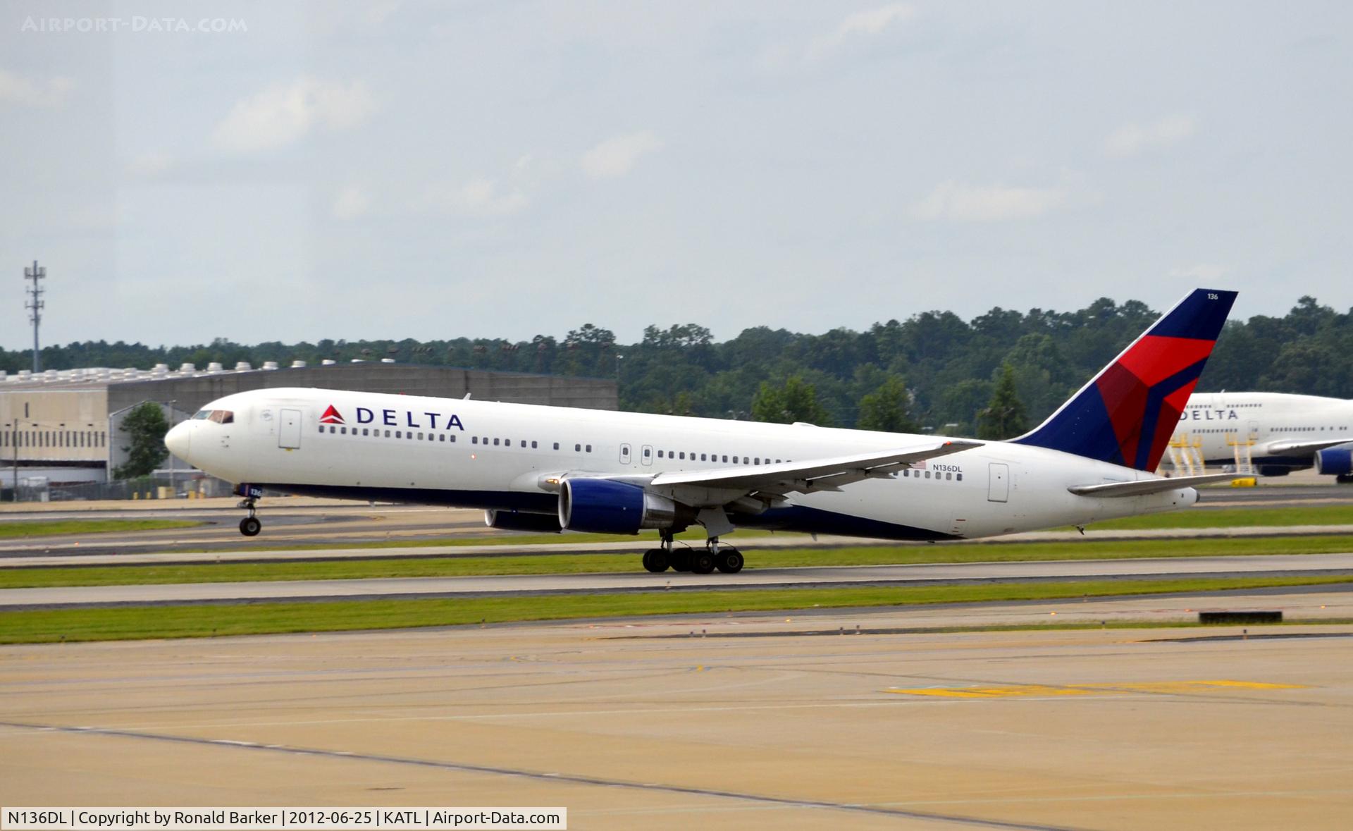 N136DL, 1991 Boeing 767-332 C/N 25146, Takeoff ATL