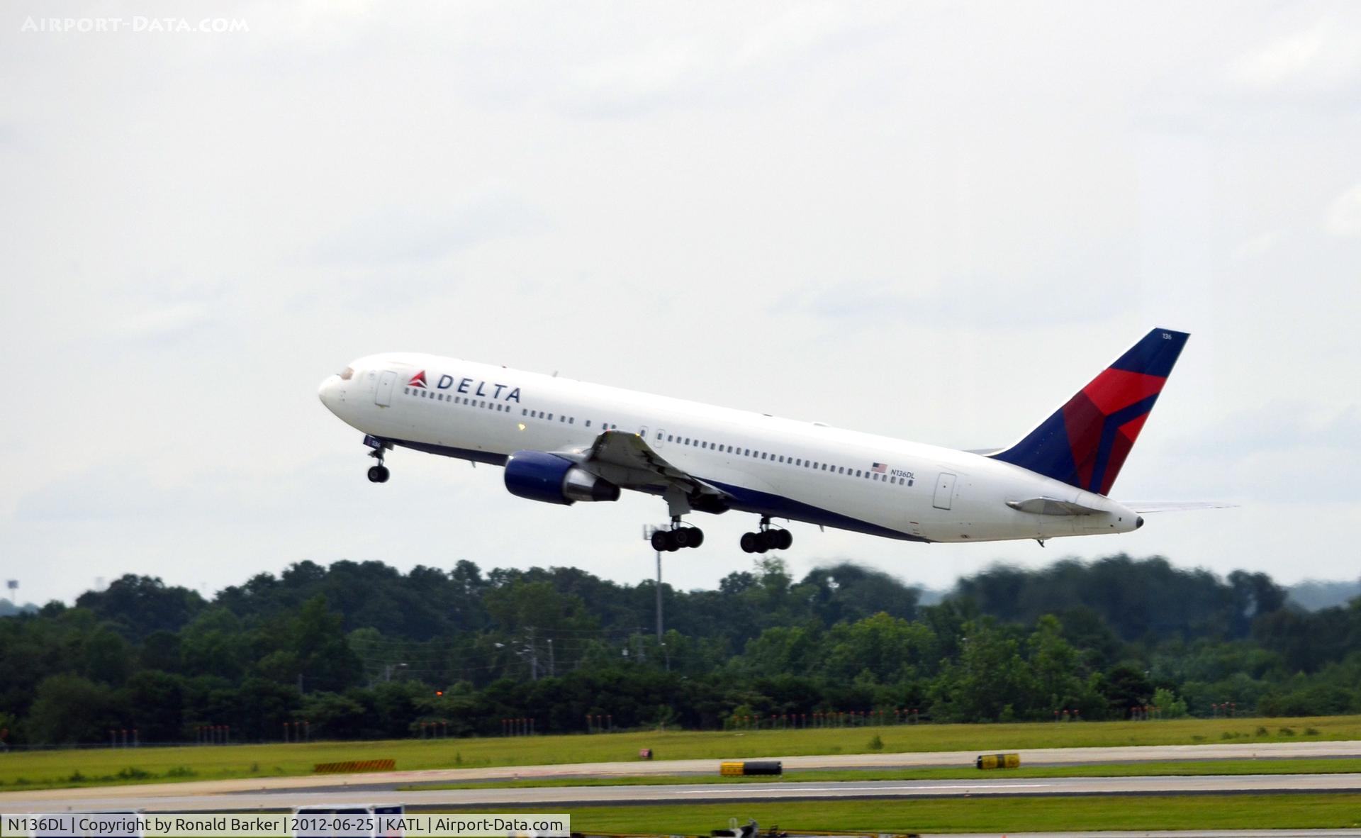 N136DL, 1991 Boeing 767-332 C/N 25146, Takeoff ATL