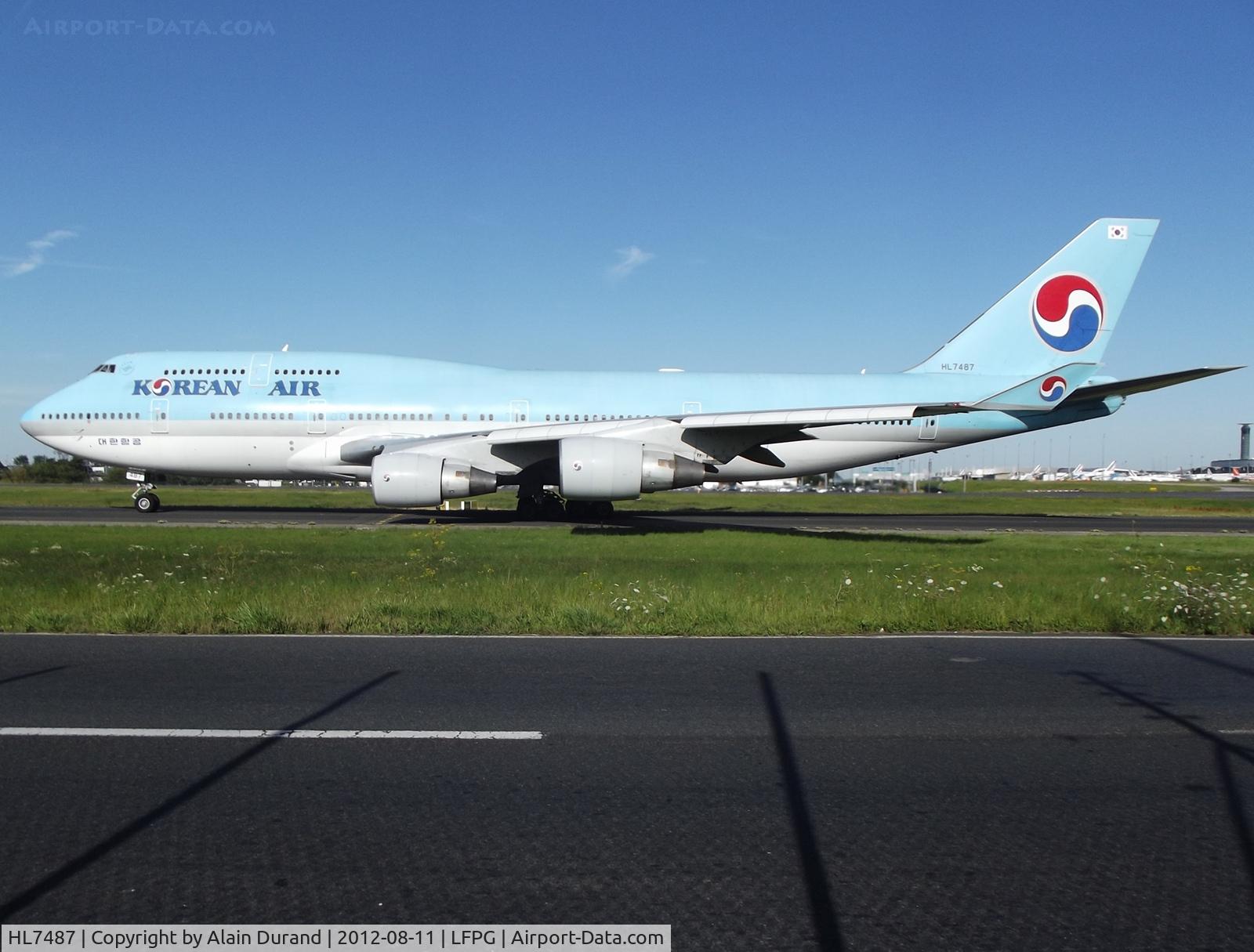HL7487, 1992 Boeing 747-4B5 C/N 26393, C/N 958, delivered new in 1993, taxying to runway 09R on her way back to SEL.