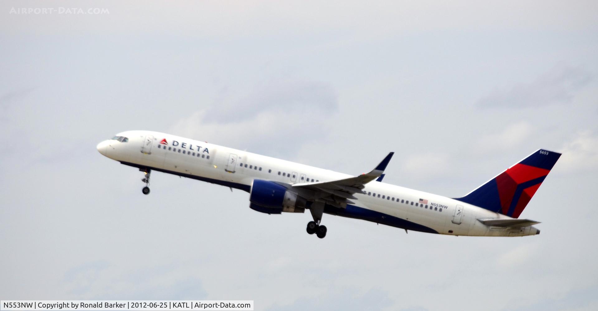 N553NW, 2001 Boeing 757-251 C/N 26500, Takeoff ATL