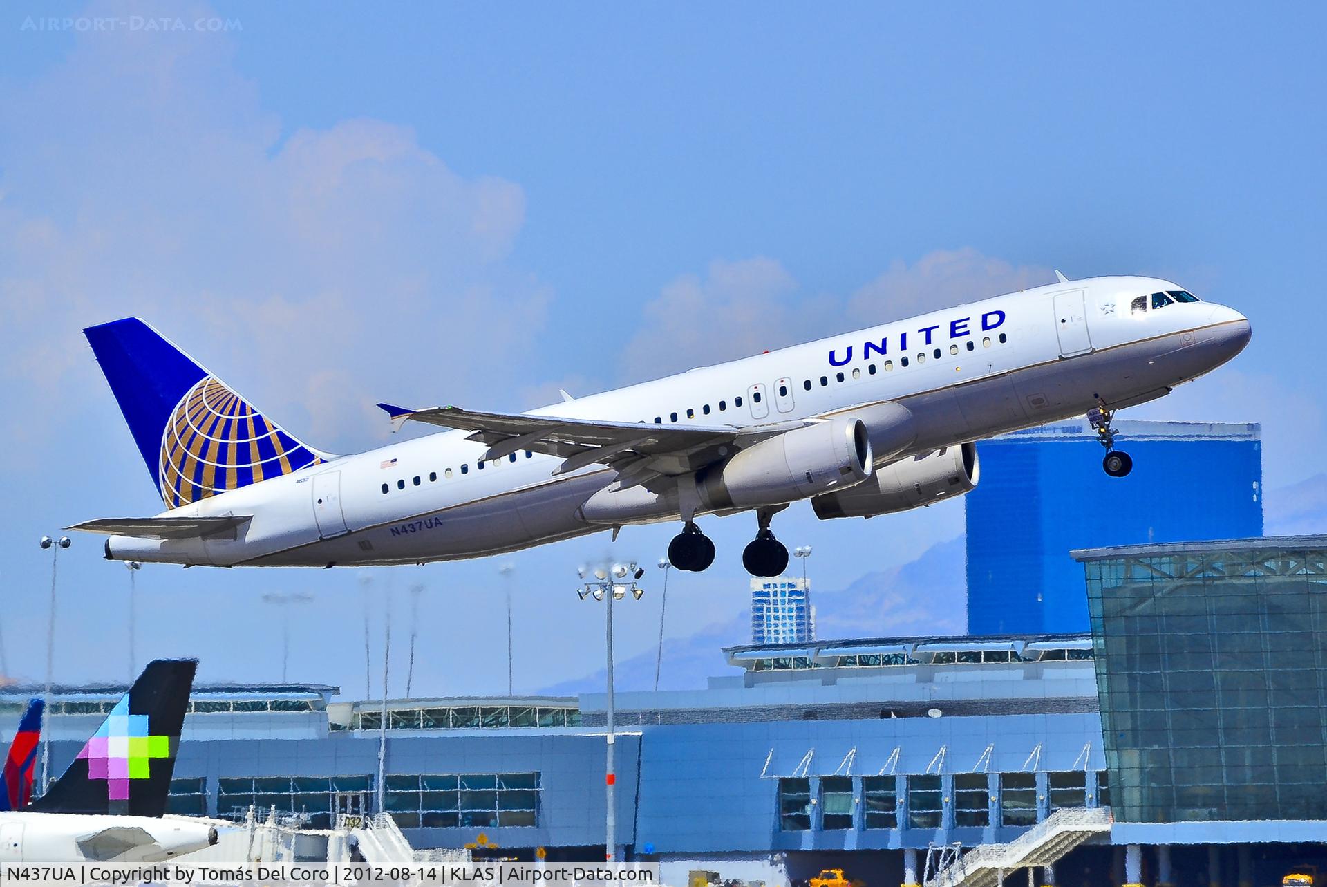 N437UA, 1997 Airbus A320-232 C/N 655, N437UA United Airlines 1997 Airbus A320-232 C/N 655

Las Vegas - McCarran International (LAS / KLAS)
USA - Nevada, August 14, 2012
Photo: Tomás Del Coro