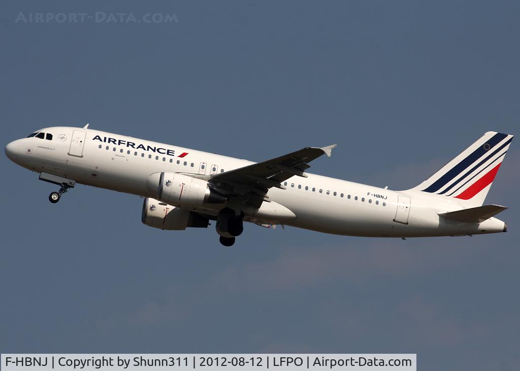F-HBNJ, 2011 Airbus A320-214 C/N 4908, Taking off from rwy 24