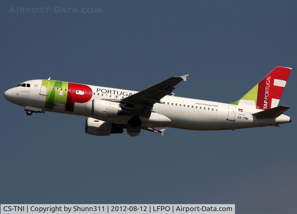 CS-TNI, 1999 Airbus A320-214 C/N 982, Taking off from rwy 24