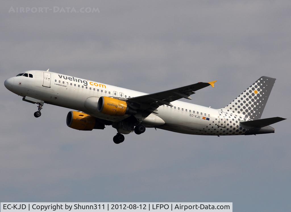 EC-KJD, 2007 Airbus A320-216 C/N 3237, Taking off from rwy 24