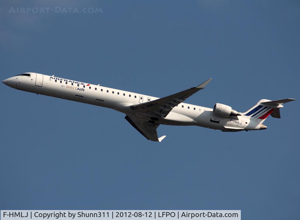 F-HMLJ, 2011 Bombardier CRJ-1000EL NG (CL-600-2E25) C/N 19015, Taking off from rwy 24