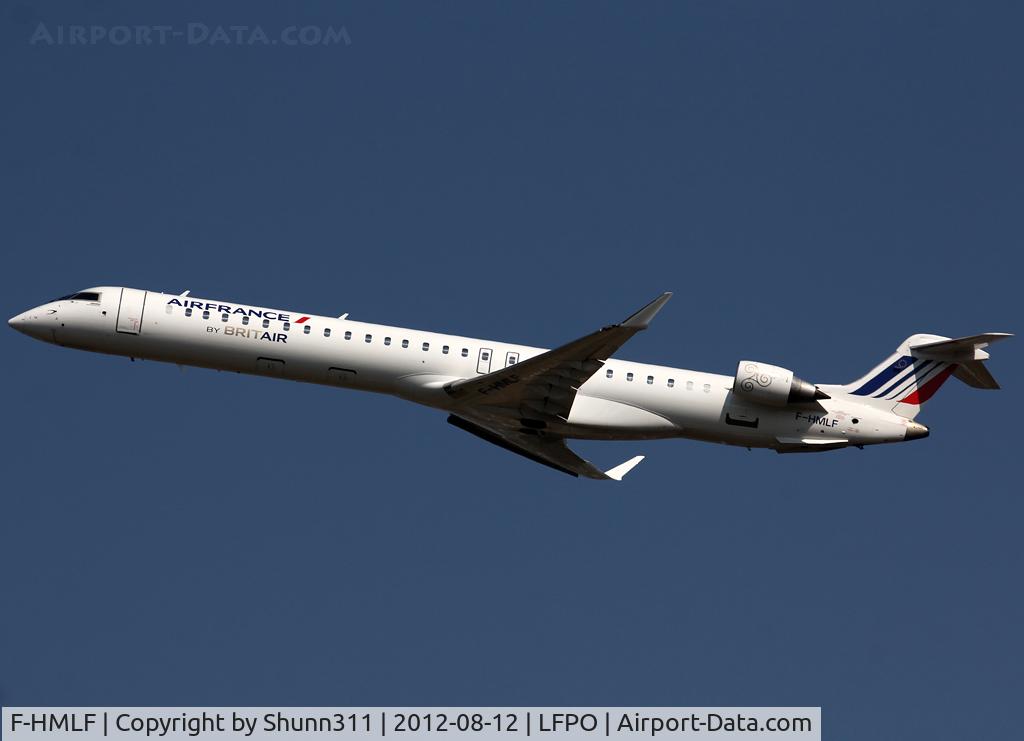 F-HMLF, 2010 Bombardier CRJ-1000EL NG (CL-600-2E25) C/N 19010, Taking off from rwy 24