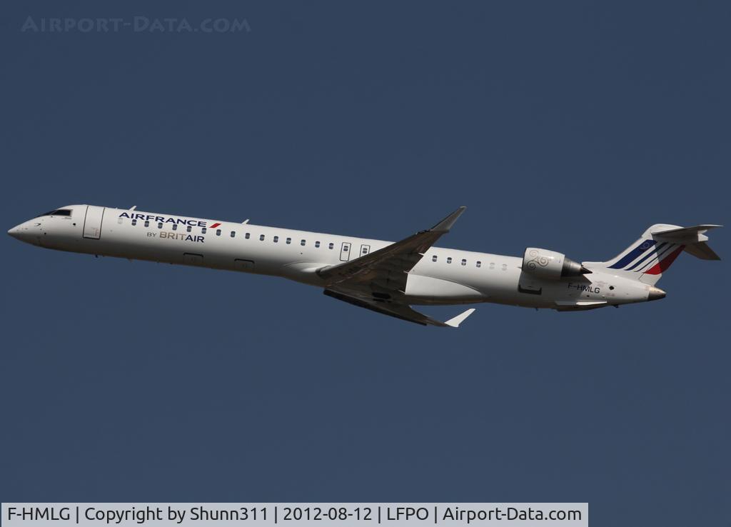 F-HMLG, 2011 Bombardier CRJ-1000EL NG (CL-600-2E25) C/N 19012, Taking off from rwy 24