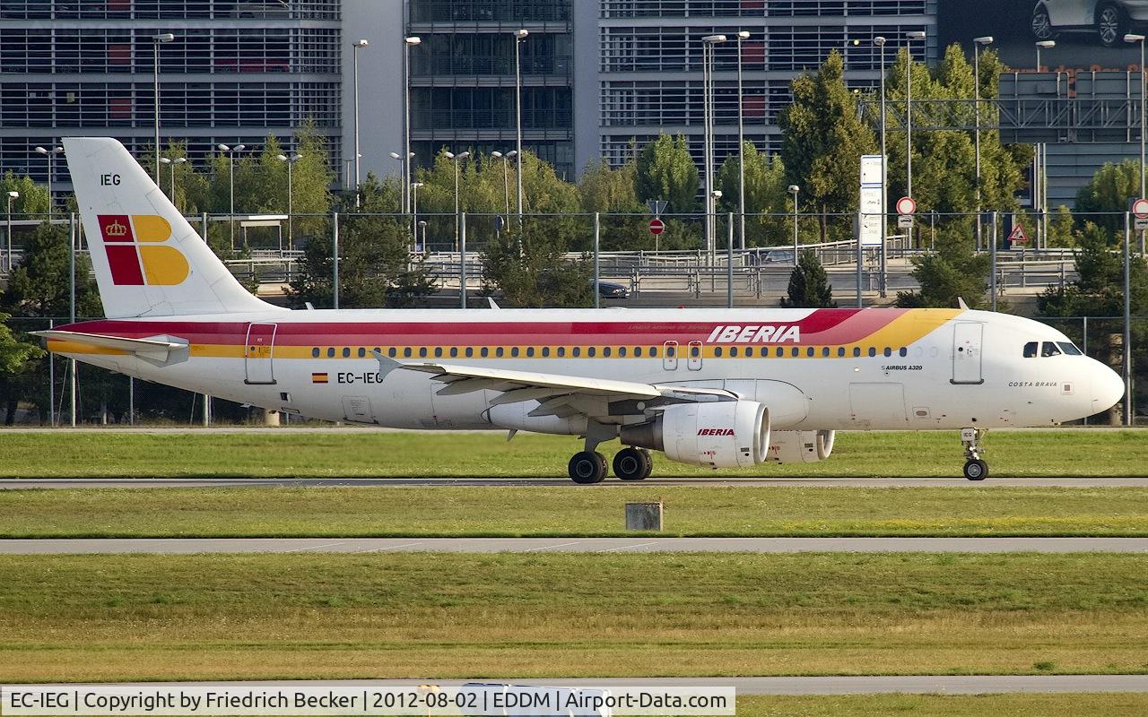 EC-IEG, 2001 Airbus A320-214 C/N 1674, taxying to the active