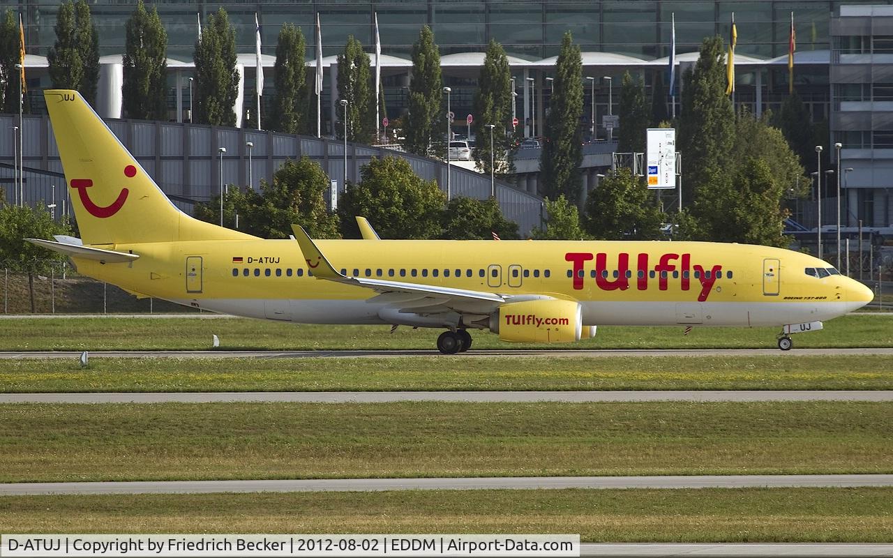 D-ATUJ, 2012 Boeing 737-8K5 C/N 39923, taxying to the active