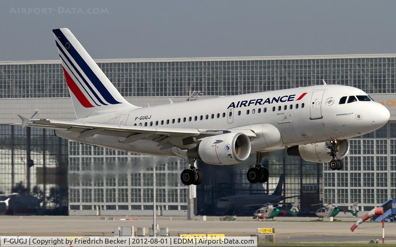 F-GUGJ, 2005 Airbus A318-111 C/N 2582, moments prior touchdown