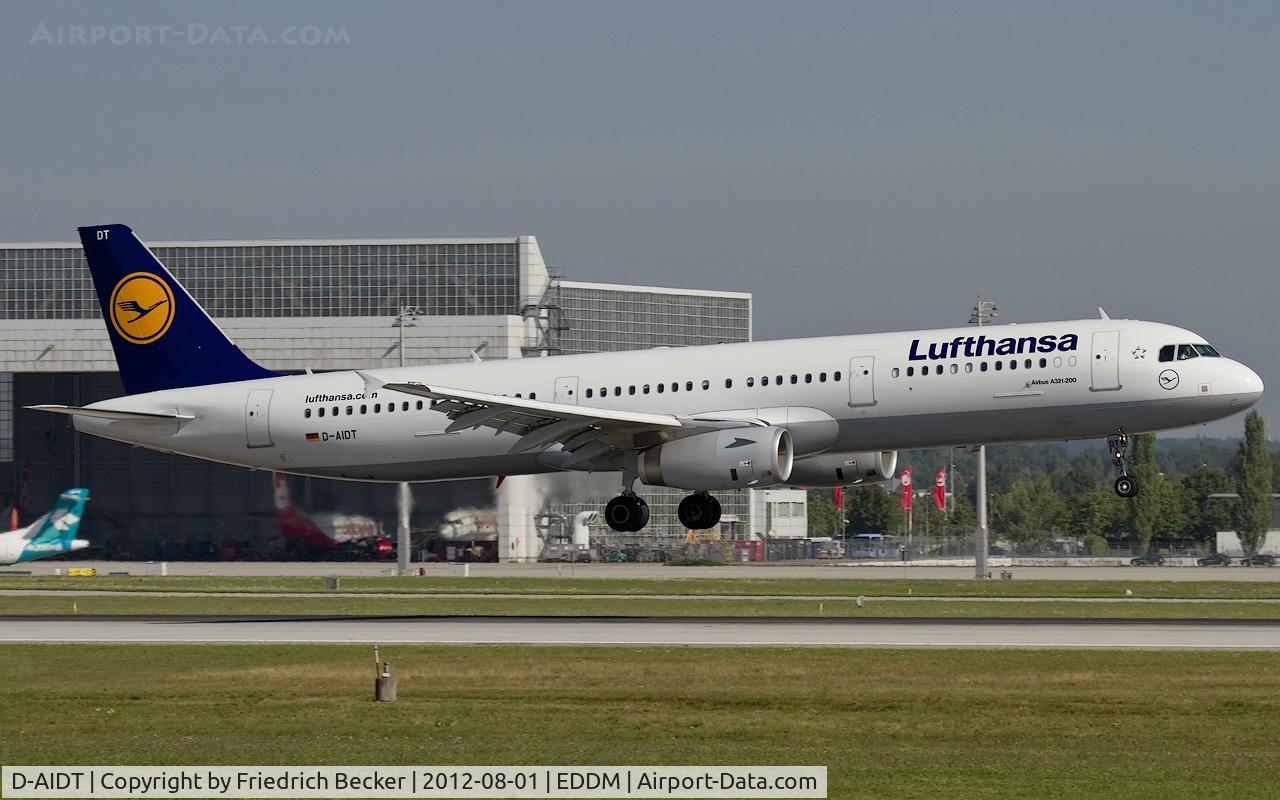 D-AIDT, 2012 Airbus A321-231 C/N 5087, moments prior touchdown