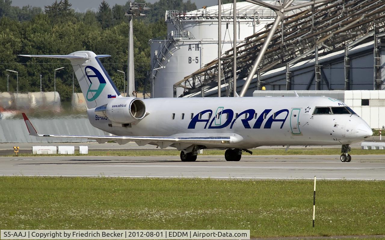S5-AAJ, 2004 Bombardier CRJ-200ER (CL-600-2B19) C/N 8010, departure from Munich