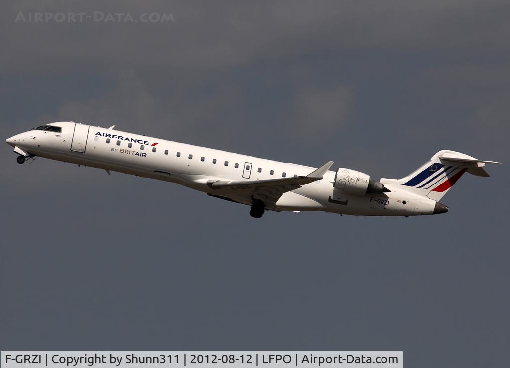 F-GRZI, Canadair CRJ-702 (CL-600-2C10) Regional Jet C/N 10093, Taking off from rwy 24