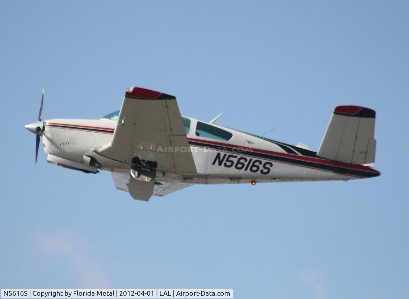 N5616S, 1966 Beech V35 Bonanza C/N D-8158, Beech V35 Bonanza