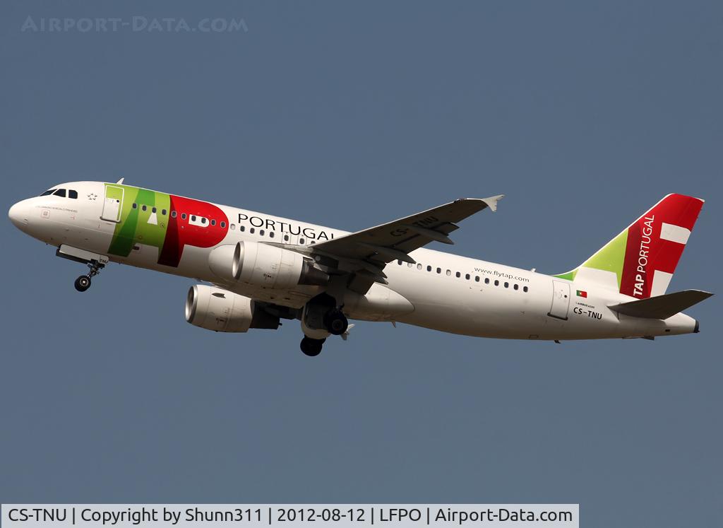 CS-TNU, 2009 Airbus A320-214 C/N 4106, Taking off from rwy 24