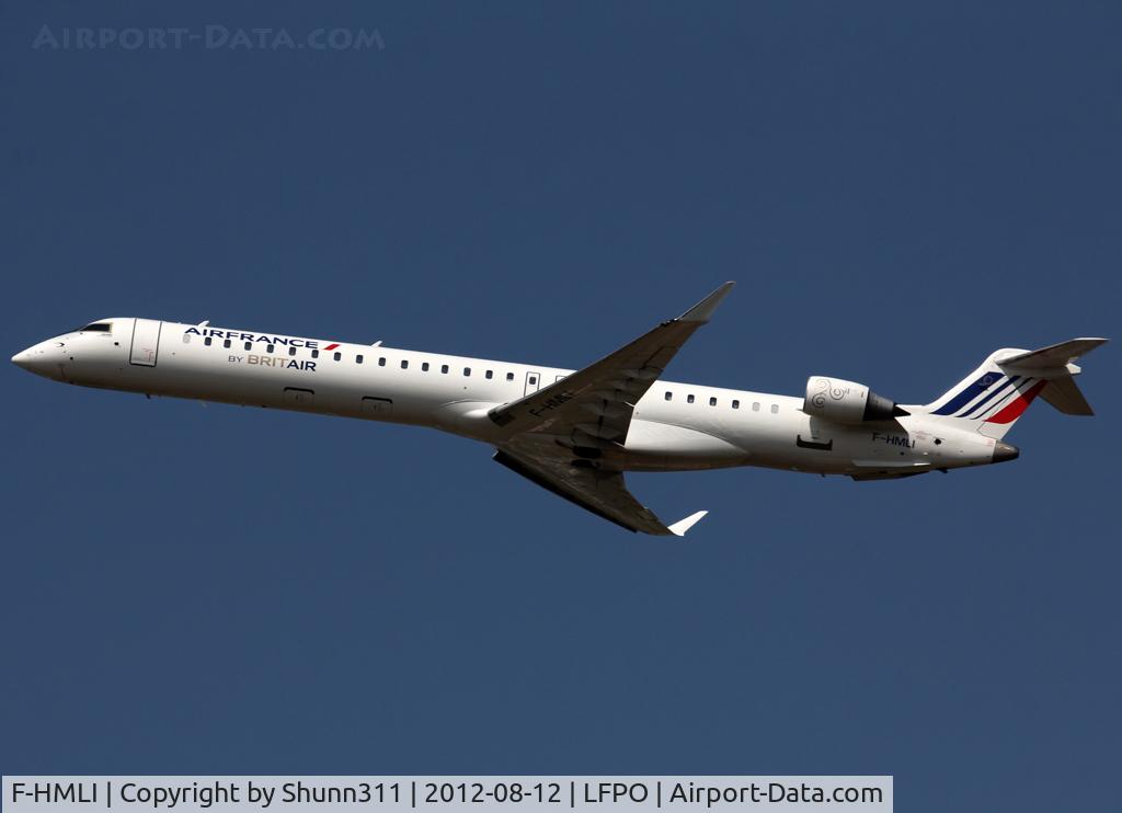 F-HMLI, 2011 Bombardier CRJ-1000EL NG (CL-600-2E25) C/N 19014, Taking off from rwy 24