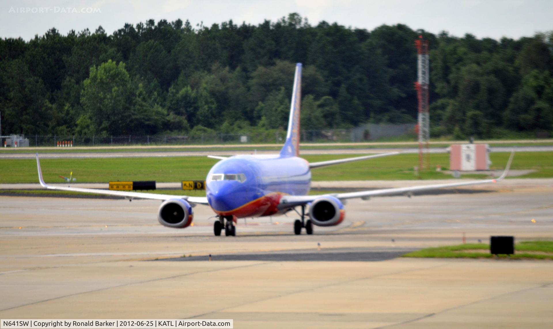 N641SW, 1996 Boeing 737-3H4 C/N 27714, Taxi ATL