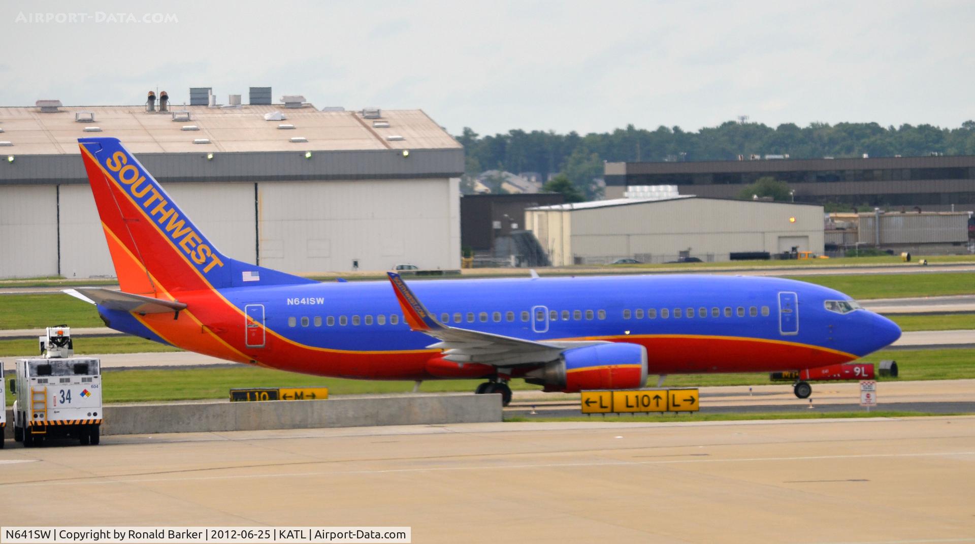 N641SW, 1996 Boeing 737-3H4 C/N 27714, Taxi ATL