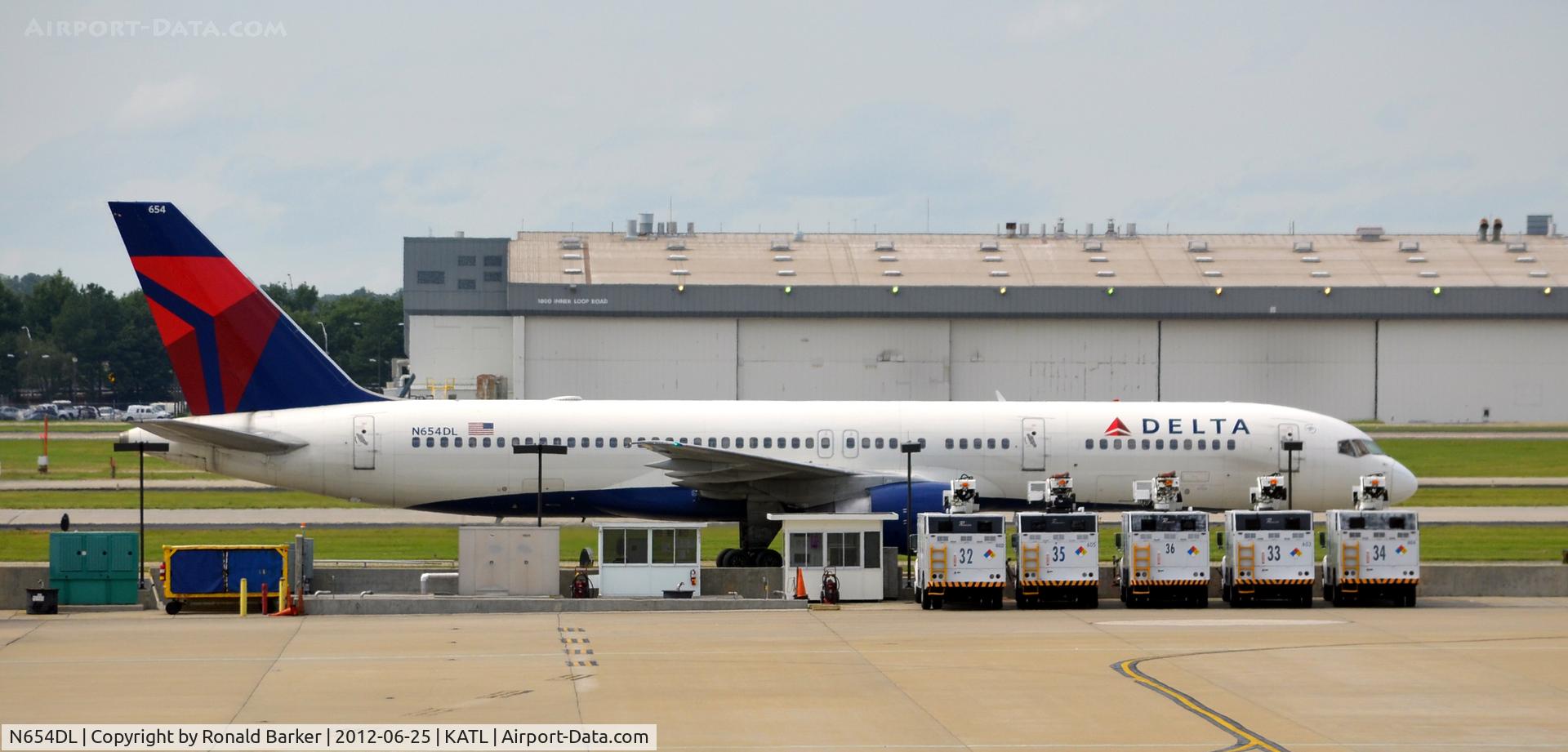 N654DL, 1990 Boeing 757-232 C/N 24394, Taxi ATL