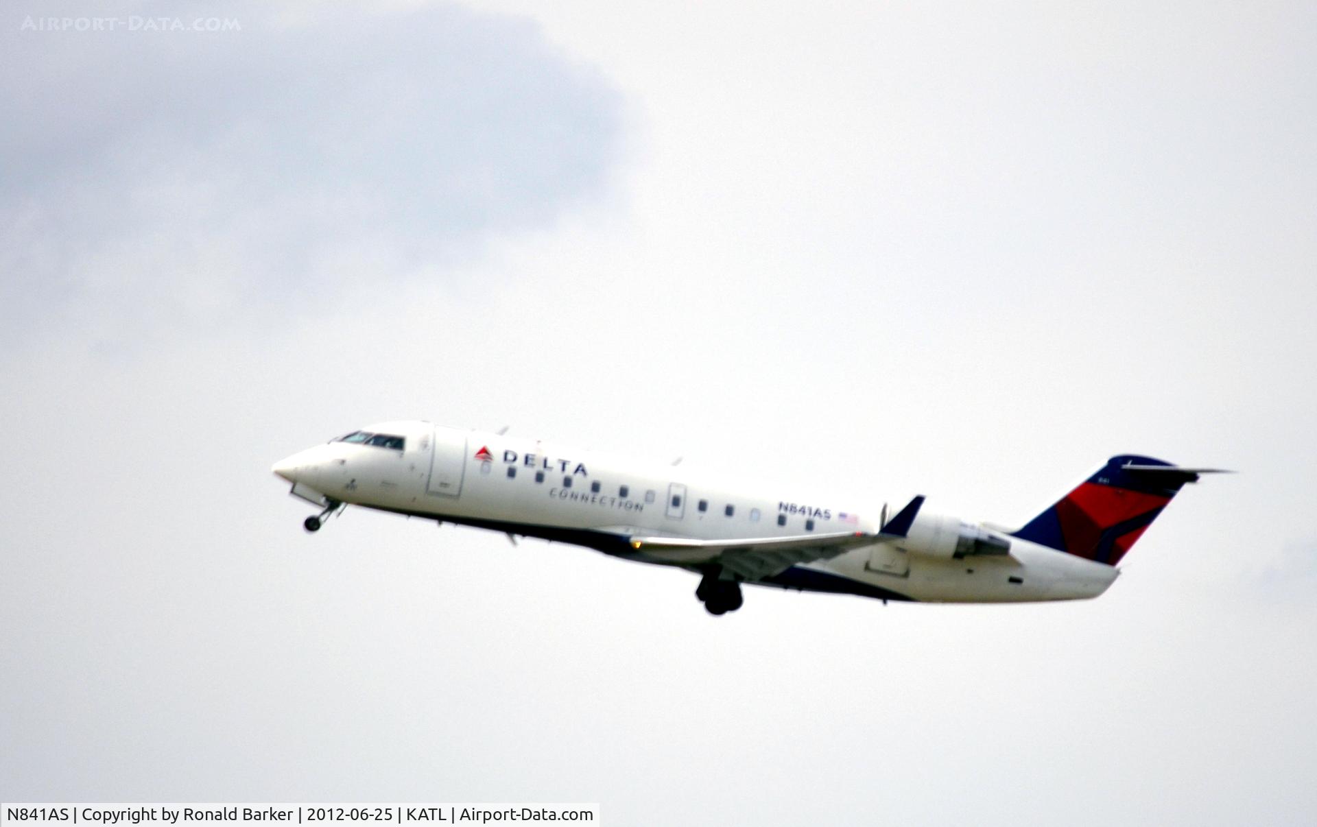 N841AS, 1999 Bombardier CRJ-200ER (CL-600-2B19) C/N 7300, Takeoff ATL