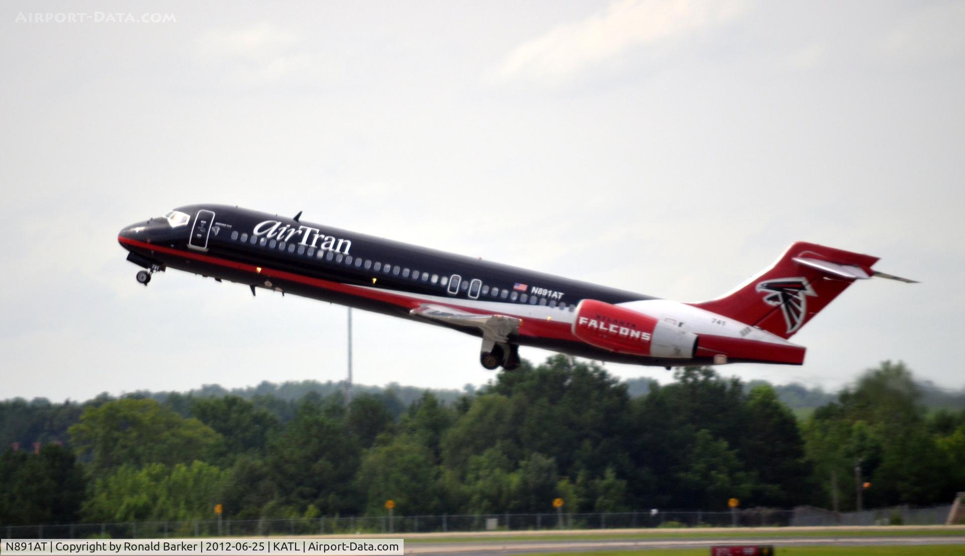N891AT, 2004 Boeing 717-200 C/N 55043, Takeoff ATL