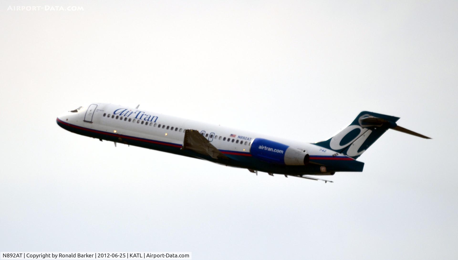N892AT, 2004 Boeing 717-200 C/N 55044, Takeoff ATL