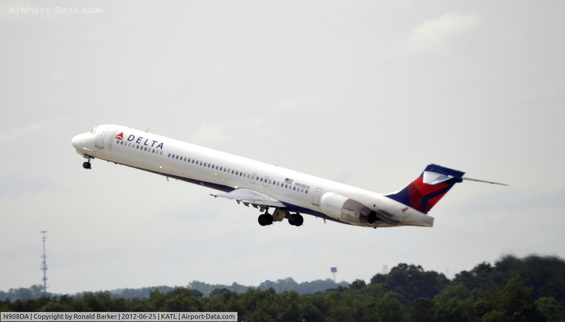 N908DA, 1995 McDonnell Douglas MD-90-30 C/N 53388, Takeoff ATL